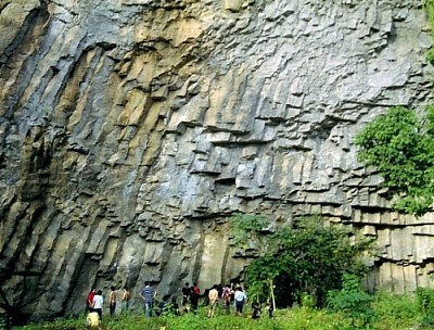 Batu Dinding Kilometer Tiga